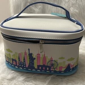 OCS DESIGNS, NWT, COSMETIC BAG STATUE OF LIBERTY NYC